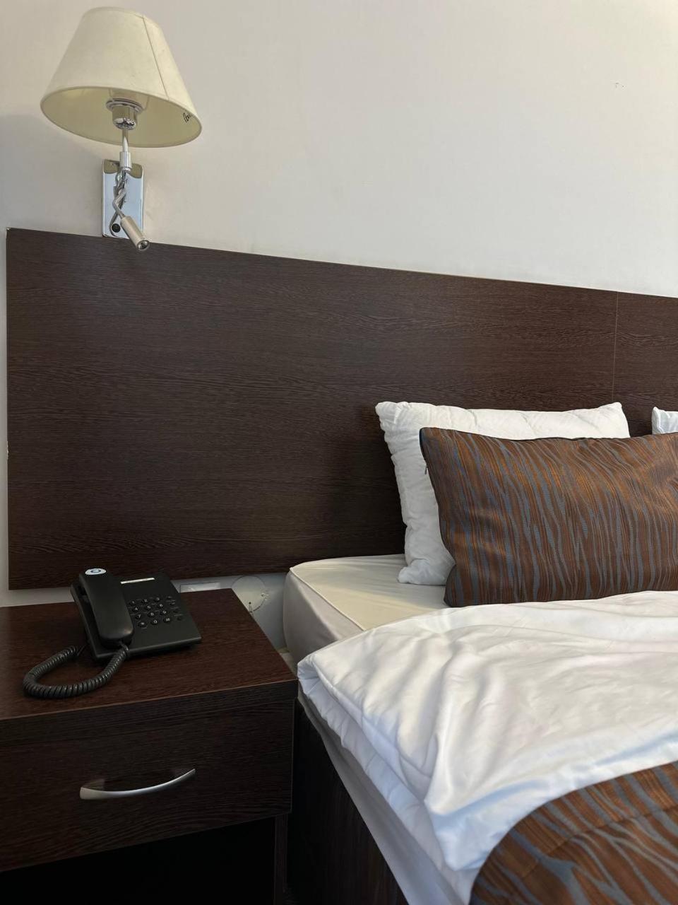 Tanzharyk Hotel Aktobe Bagian luar foto