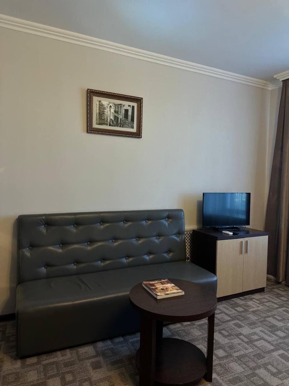 Tanzharyk Hotel Aktobe Bagian luar foto
