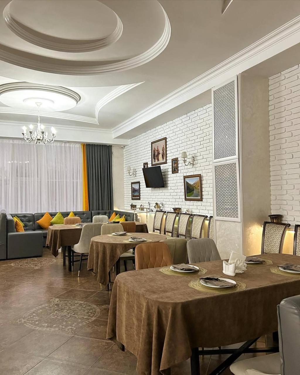 Tanzharyk Hotel Aktobe Bagian luar foto