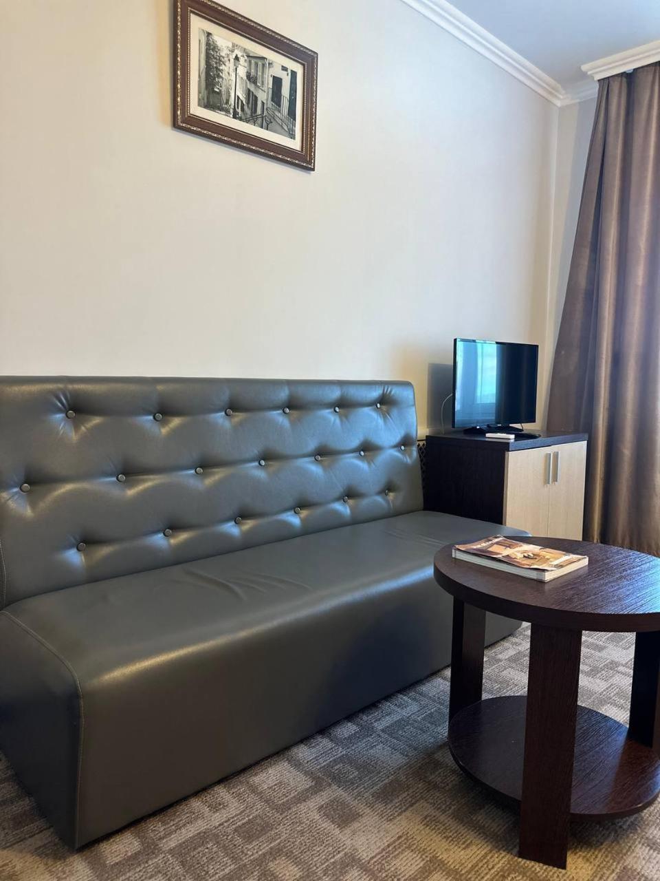 Tanzharyk Hotel Aktobe Bagian luar foto