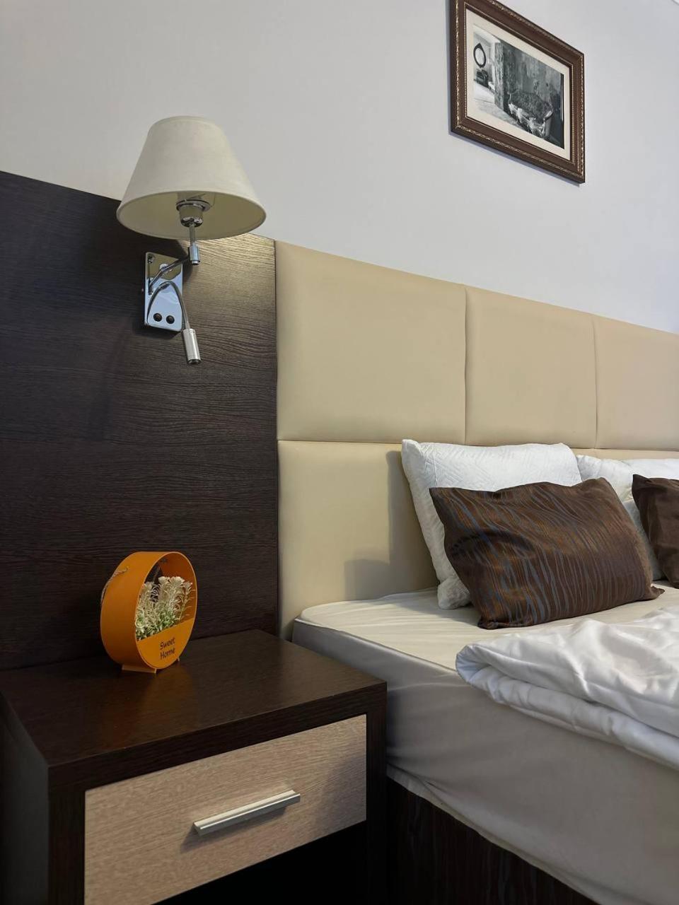 Tanzharyk Hotel Aktobe Bagian luar foto