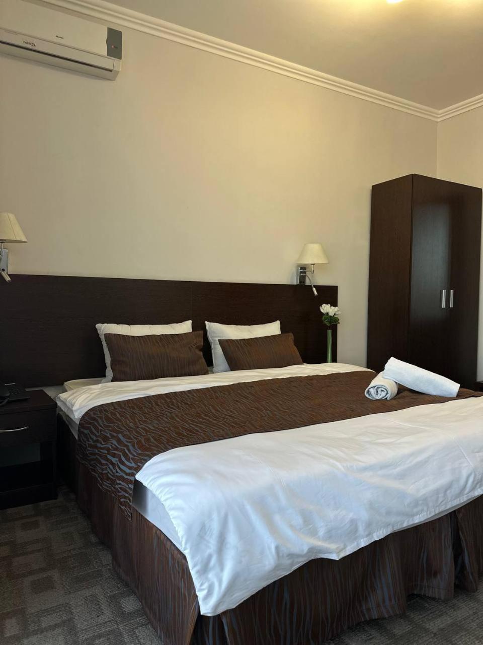 Tanzharyk Hotel Aktobe Bagian luar foto