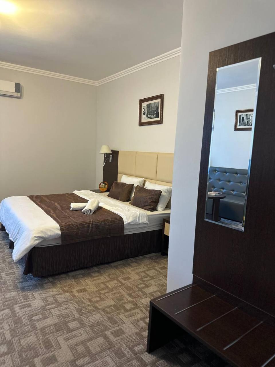 Tanzharyk Hotel Aktobe Bagian luar foto