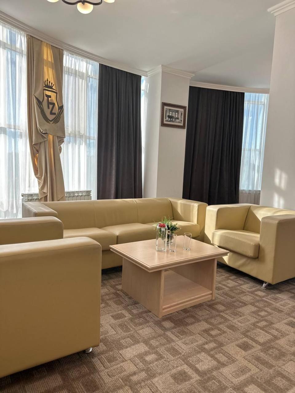 Tanzharyk Hotel Aktobe Bagian luar foto