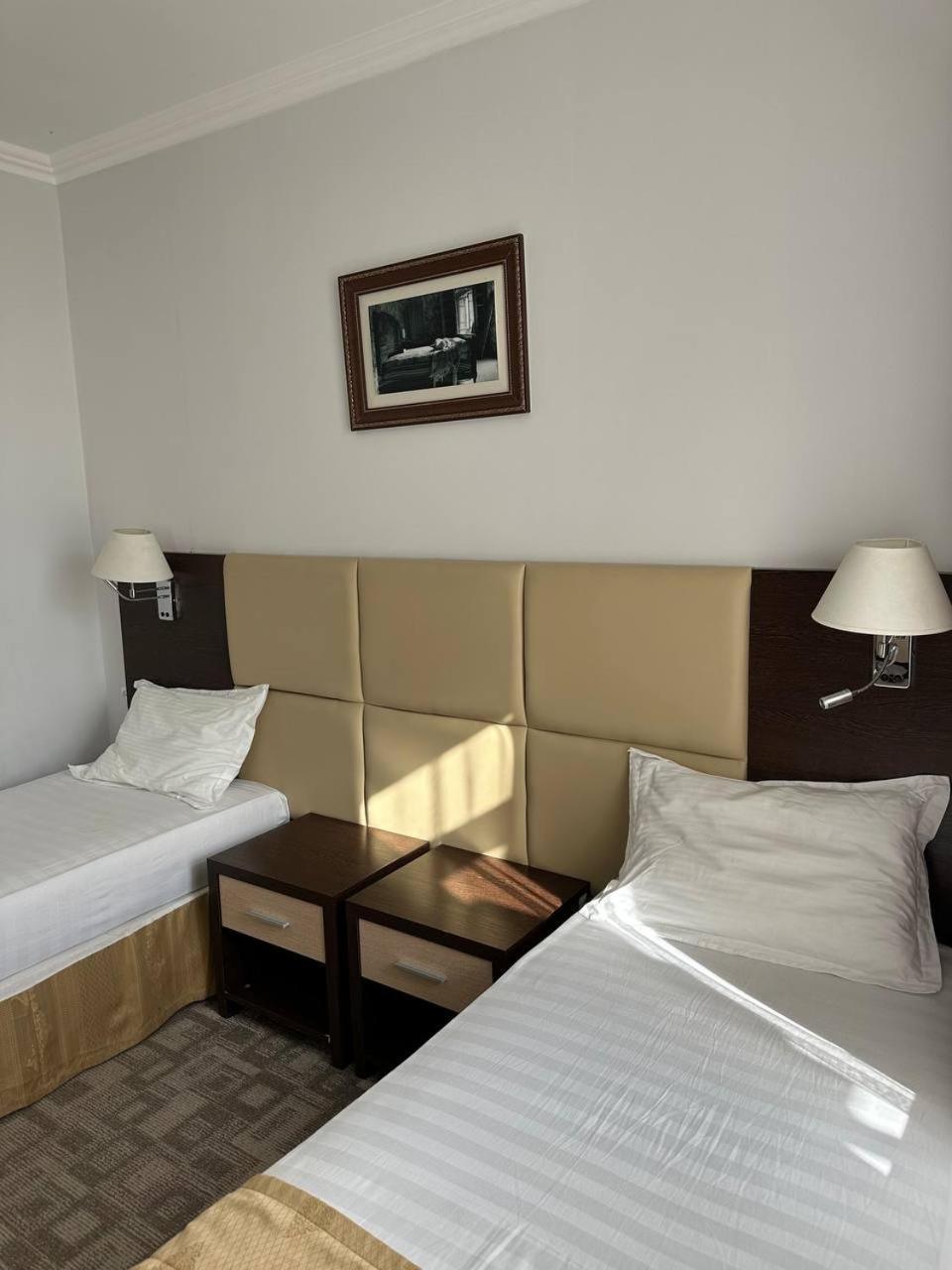 Tanzharyk Hotel Aktobe Bagian luar foto