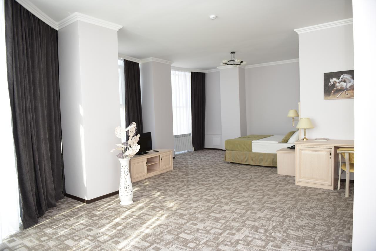 Tanzharyk Hotel Aktobe Bagian luar foto