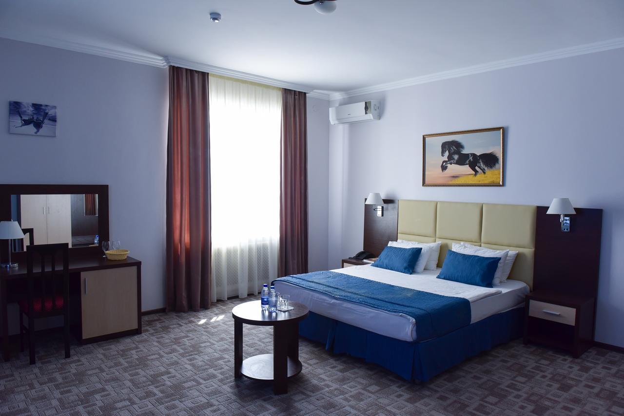 Tanzharyk Hotel Aktobe Bagian luar foto